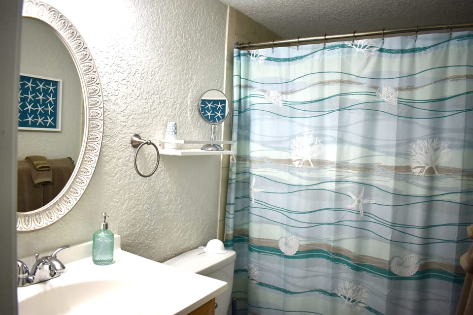 Master en-suite bath