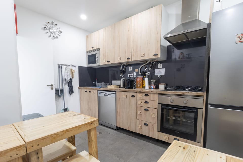 Deluxe Double Room | Private kitchen | Full-size fridge, microwave, oven, dishwasher