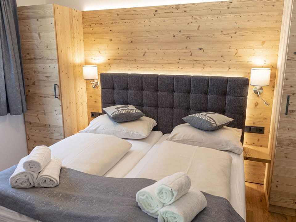 Property, Furniture, Comfort, Wood, Textile, Architecture, Interior Design, Floor, Flooring, Building