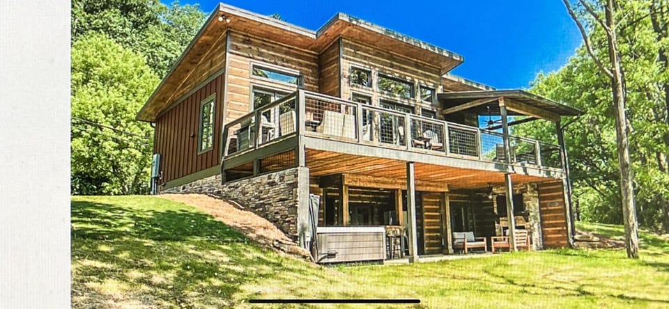 Mountain Modern Cabin overlooking the Ellijay River. Not in a neighborhood!