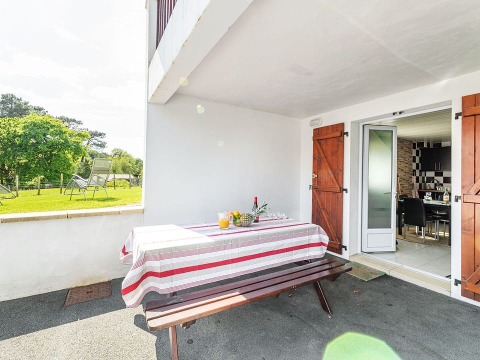 Plant, Outdoor Bench, Door, Rectangle, Outdoor Furniture, Shade, Wood, Interior Design, Sky, Building