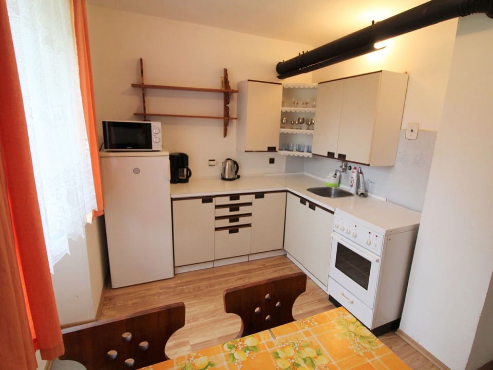 Cabinetry, Countertop, Kitchen Sink, Property, Furniture, Sink, Kitchen, Kitchen Stove, Tap, Kitchen Appliance
