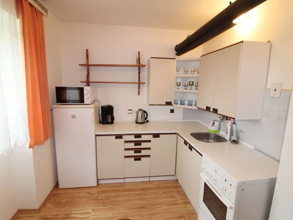 Cabinetry, Kitchen Sink, Countertop, Furniture, Sink, Tap, Home Appliance, Kitchen, Wood