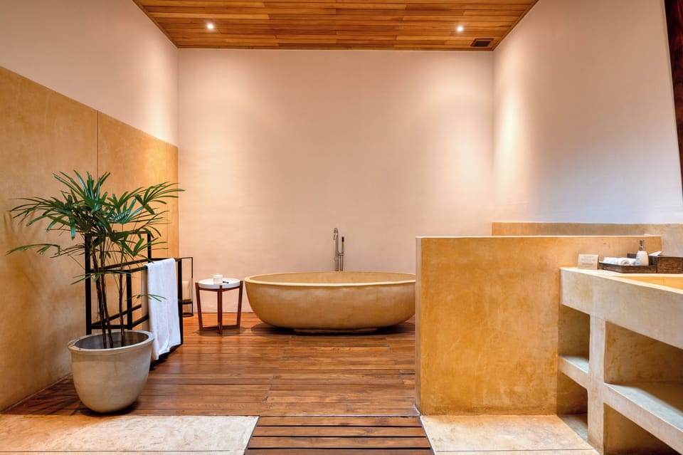 Mountbatten Suite with Plunge Pool | Bathroom | Free toiletries, hair dryer, slippers, towels