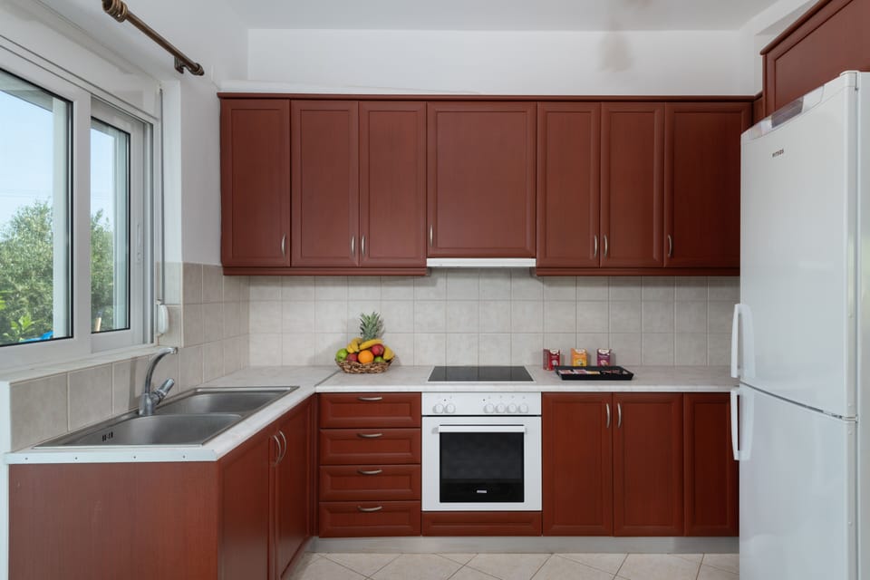 Comfort Duplex | Private kitchen | Full-size fridge, microwave, oven, stovetop