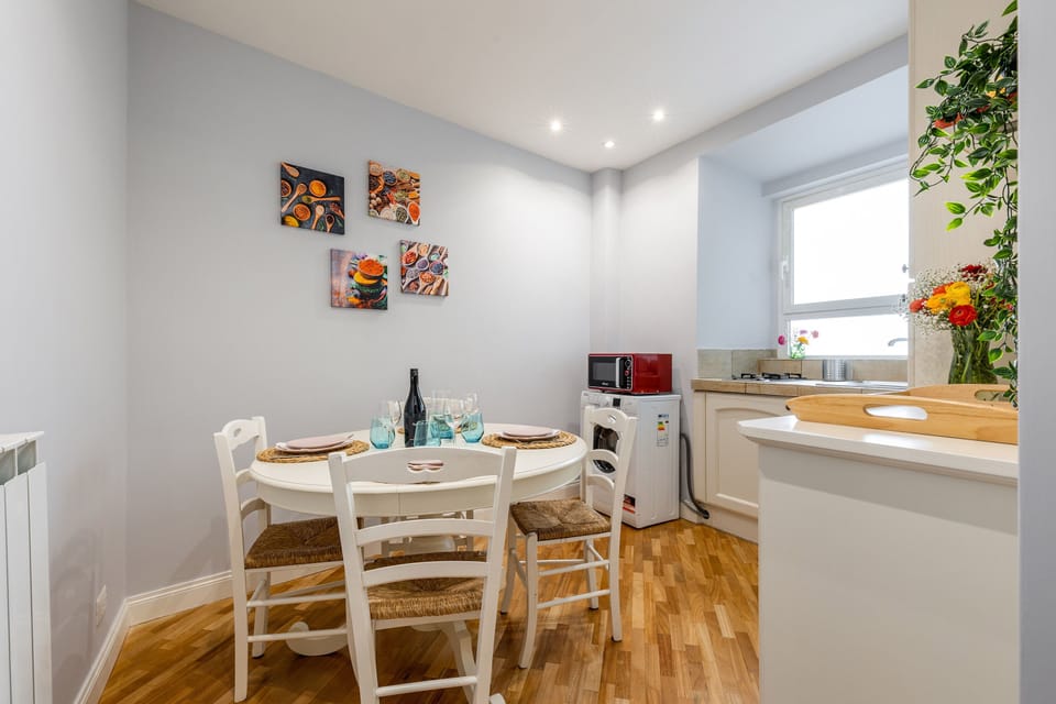 City Apartment | Private kitchen | Fridge, oven, stovetop, electric kettle