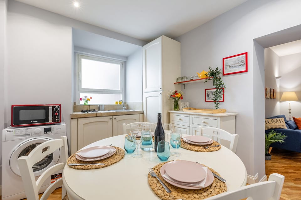 City Apartment | Private kitchen | Fridge, oven, stovetop, electric kettle