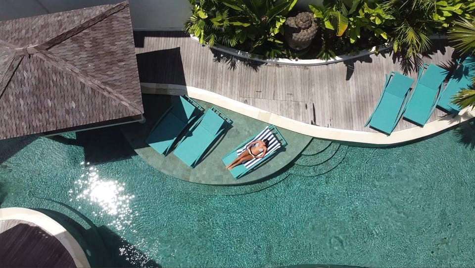 BERAWA,2 next door villas 13 Bedrooms, Big groups up to 28 pax Villa in North Kuta