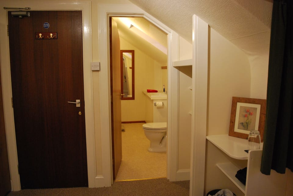 Double Room (Upstairs Room) | Bed sheets