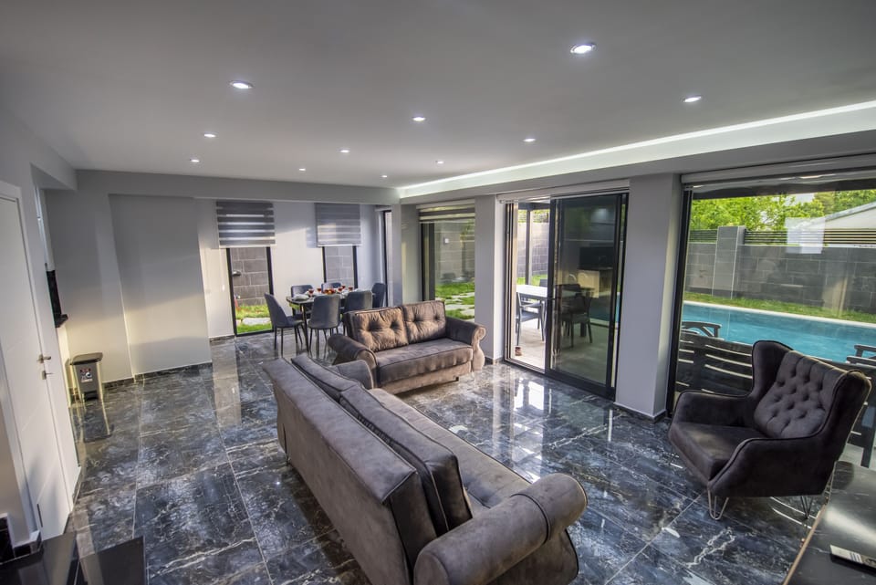 Luxury Villa, Multiple Beds, Jetted Tub, Pool View | Living room | 35-inch LED TV with satellite channels, TV