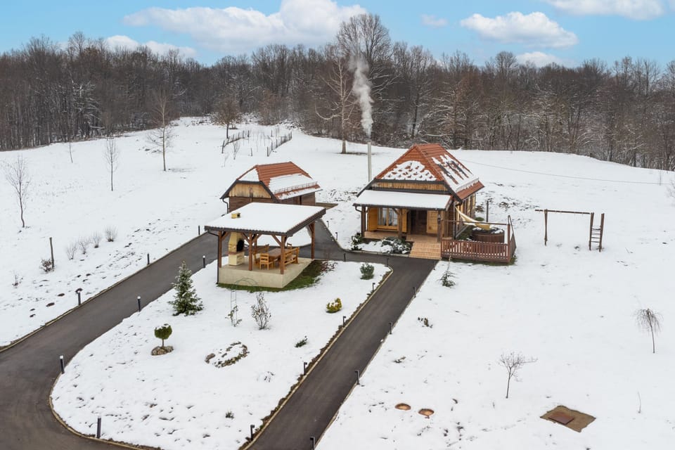 Family Chalet, 2 Bedrooms, 2 Bathrooms, Mountainside (Chalet Markoci With Hot Tub) | Exterior