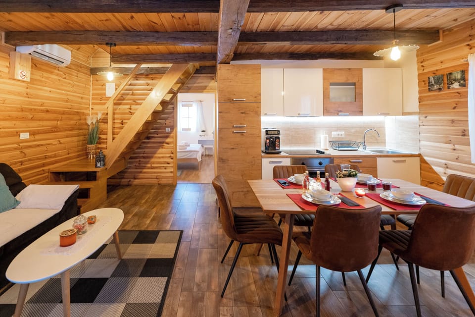 Family Chalet, 2 Bedrooms, 2 Bathrooms, Mountainside (Chalet Markoci With Hot Tub) | Dining
