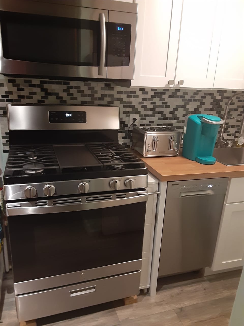 GE gas range, Samsung microwave, Edgestar dish washer & Keurig coffee maker.