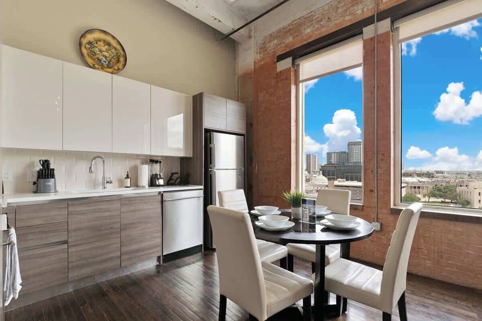 Indulge in city views while enjoying meals at this stylish, sunlight-filled space!