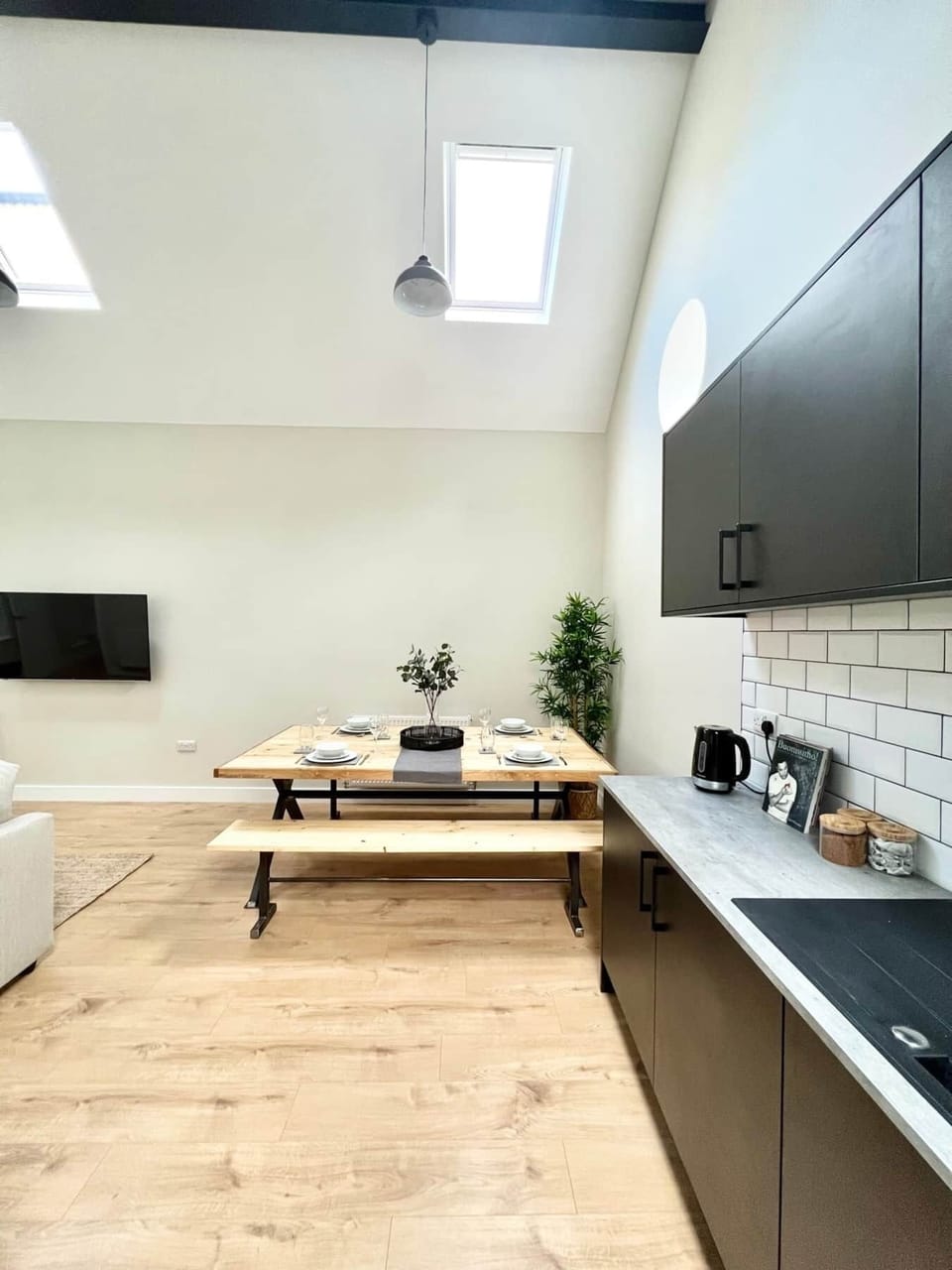 Fully Equipped Kitchen (1)