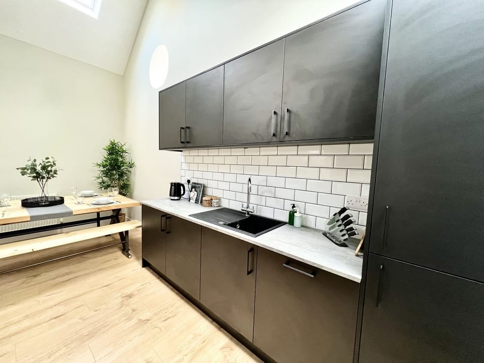 Fully Equipped Kitchen (2)