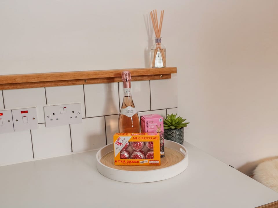 Cottage | Private kitchen | Fridge, microwave, dishwasher, electric kettle