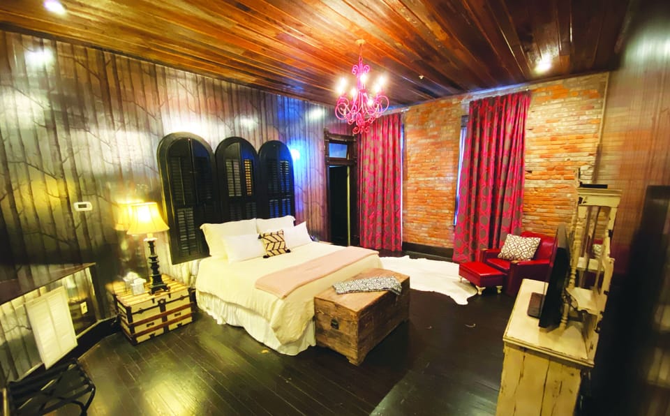 Knaughty Pine | Pillowtop beds, WiFi (free), individually decorated