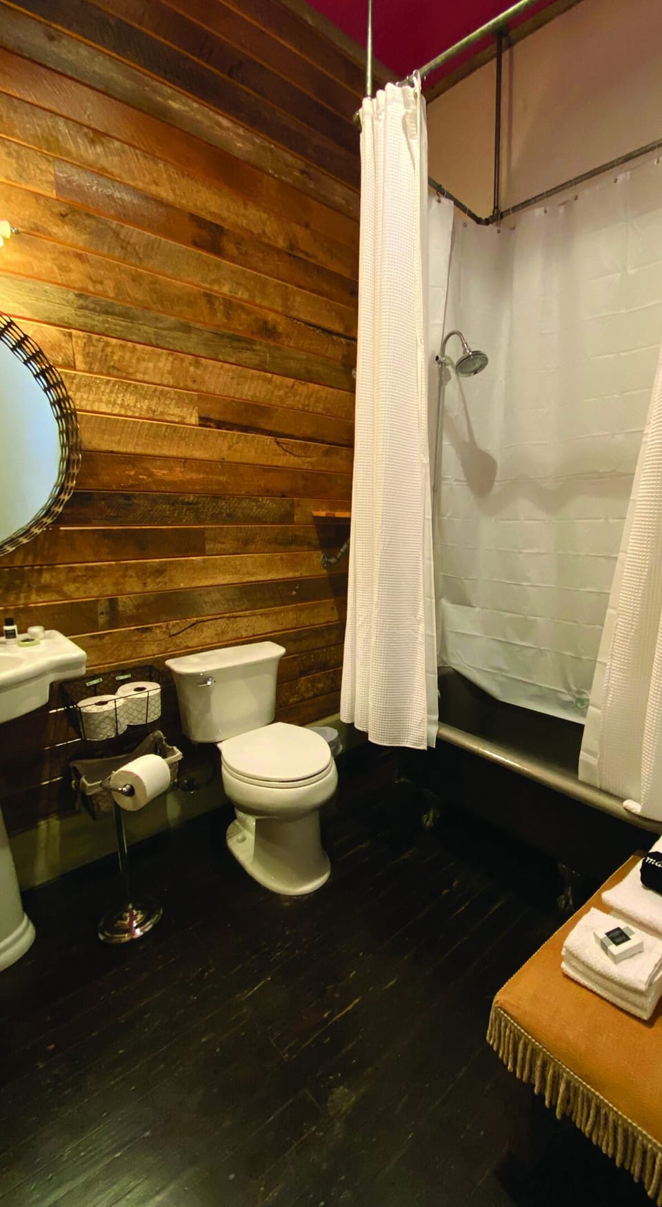 Knaughty Pine | Bathroom | Bathrobes, towels