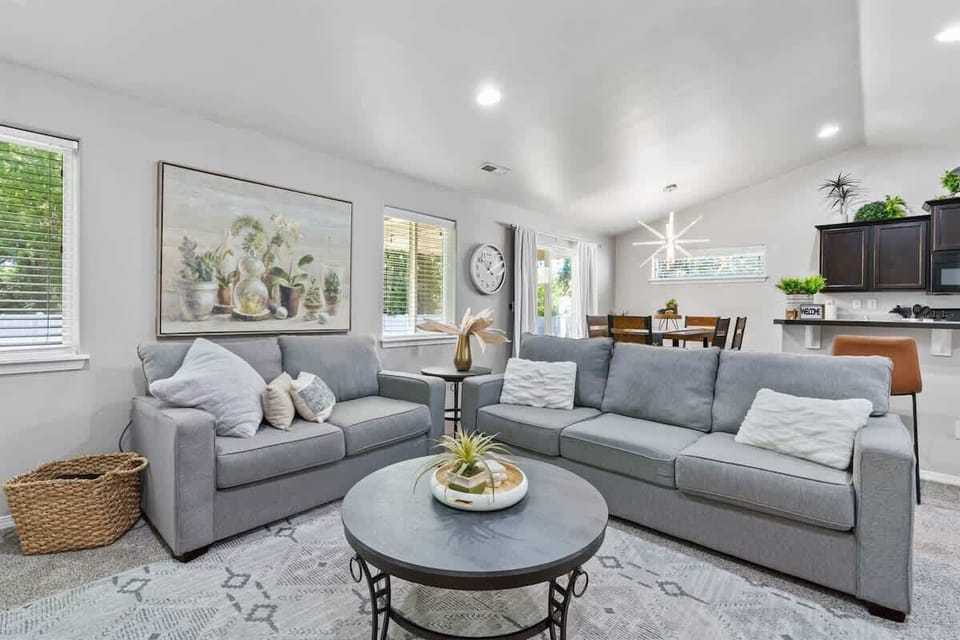 Walking path → Direct access to scenic Greenbelt walking and biking trails