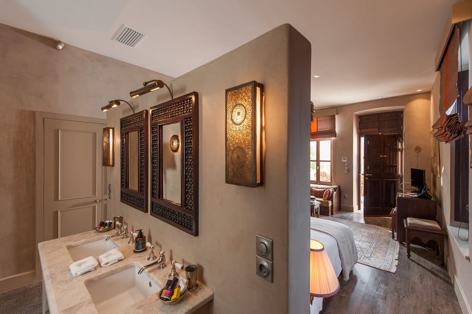 Junior Suite, Terrace (Aisha) | Bathroom | Free toiletries, hair dryer, bathrobes, slippers