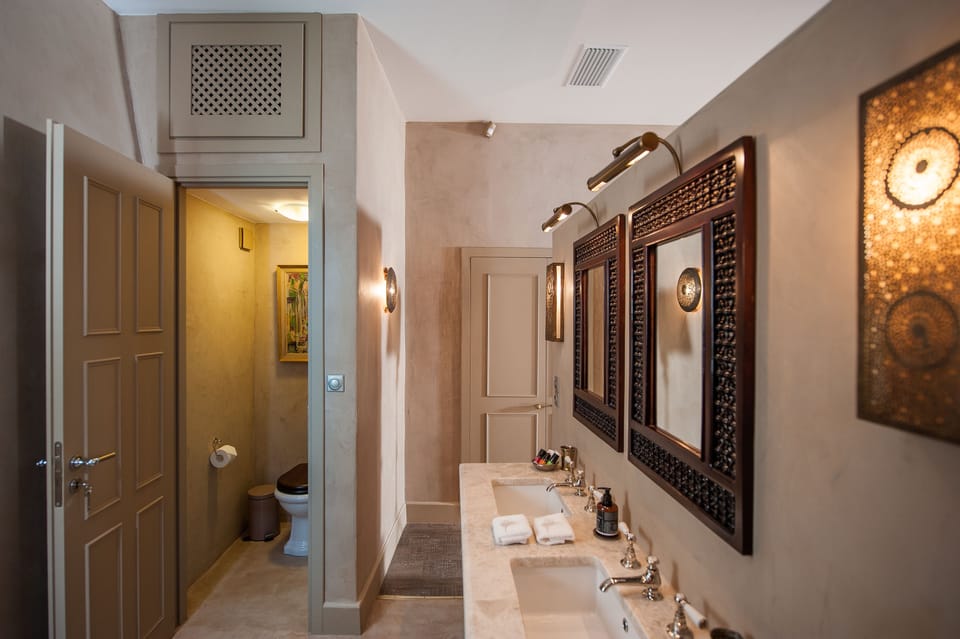 Junior Suite, Terrace (Aisha) | Bathroom | Free toiletries, hair dryer, bathrobes, slippers