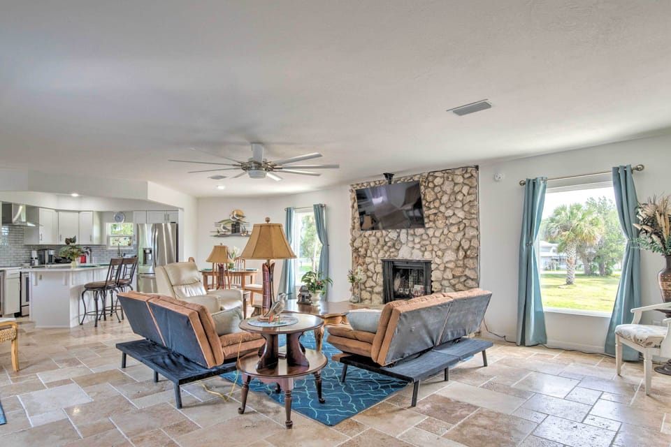Living Room | Main Level | Smart TV