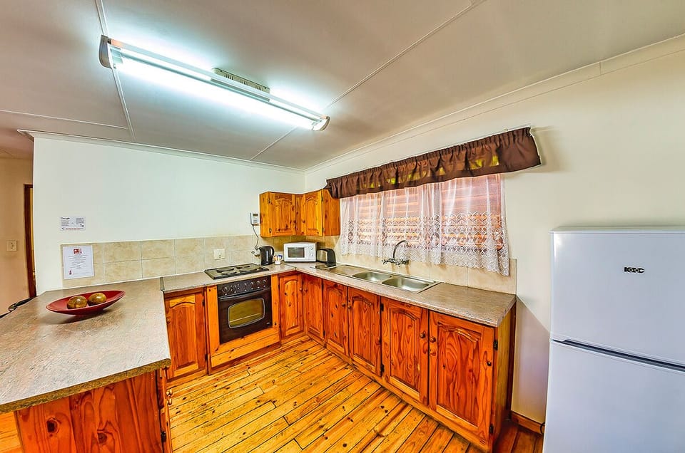 Apartment, 2 Bedrooms | Private kitchen | Fridge, coffee/tea maker, electric kettle