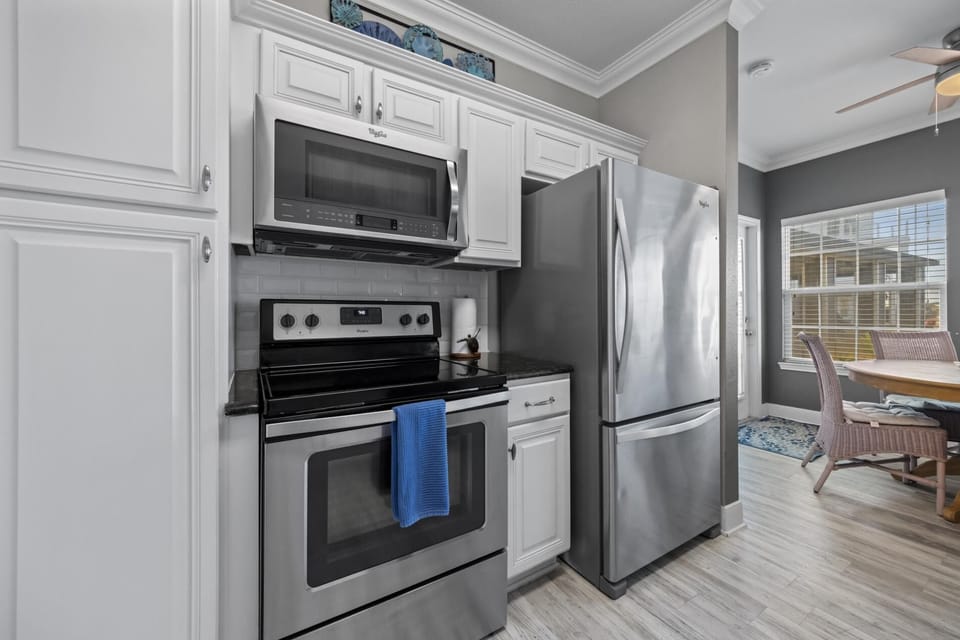 Peaceful Seaside Condo-Walking Path to the Beach (627)