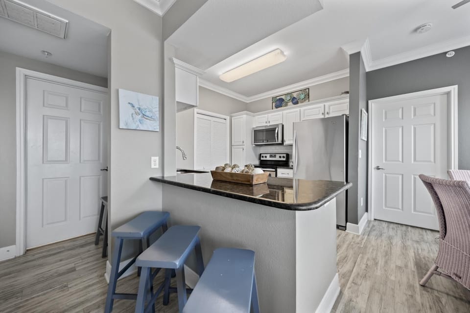 Peaceful Seaside Condo-Walking Path to the Beach (619)