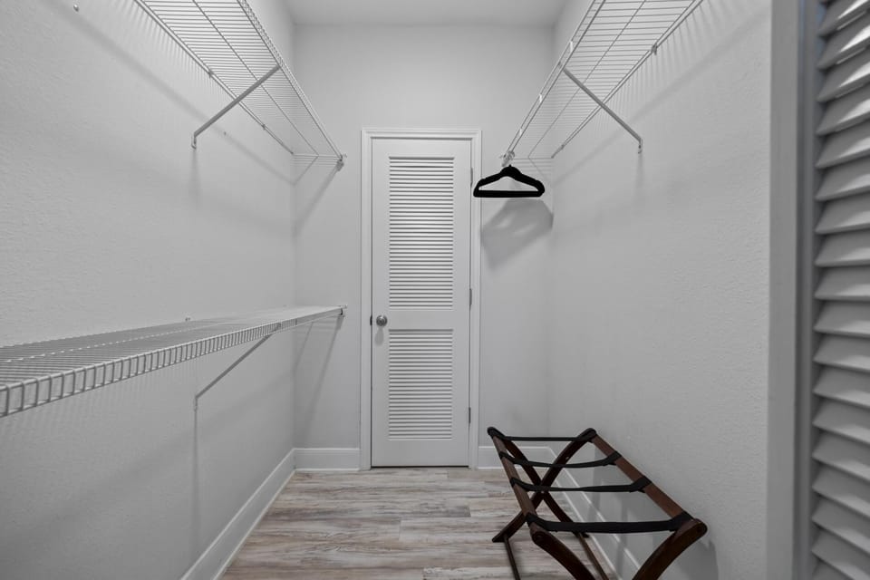 Peaceful Seaside Condo-Walking Path to the Beach (615)
