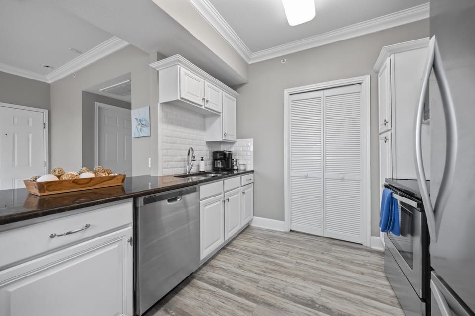 Peaceful Seaside Condo-Walking Path to the Beach (626)