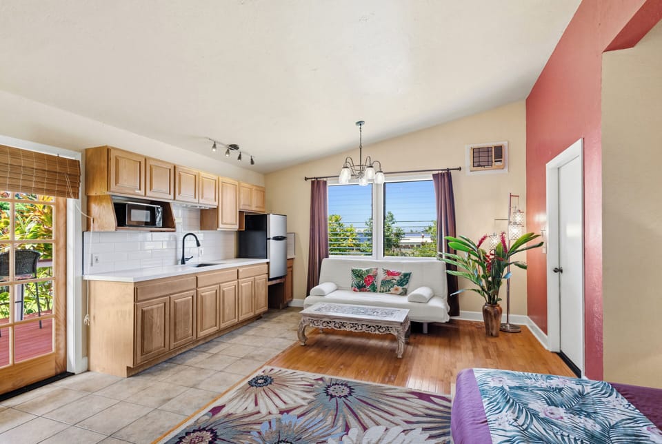 Ala'ula Suite - Romantic Studio Suite, 1 King Bed, Ocean View, Garden Area - Cottage Area | Private kitchenette | Mini-fridge, microwave, electric kettle, cookware/dishes/utensils