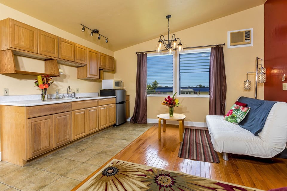 Ala'ula Suite - Romantic Studio Suite, 1 King Bed, Ocean View, Garden Area - Cottage Area | Egyptian cotton sheets, premium bedding, individually decorated