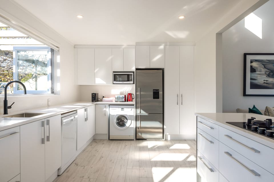 Executive Villa | Private kitchen | Full-size fridge, microwave, oven, stovetop