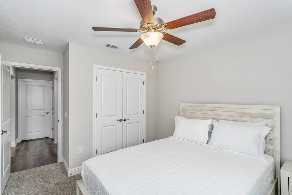 Comfortable Queen Bedroom With Large Closet
