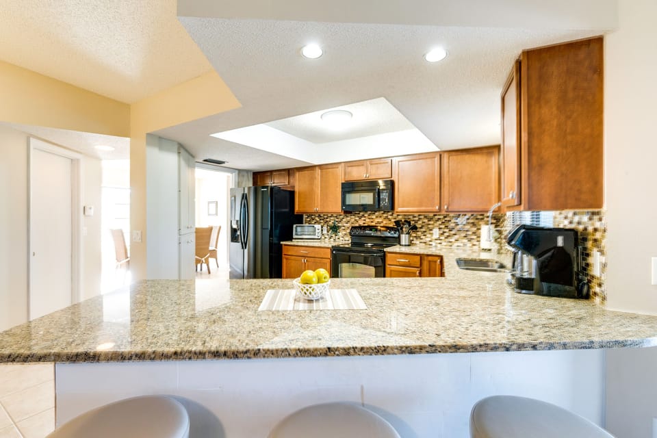 Kitchen | Fully Equipped | Complimentary Spices | Blender | Toaster Oven