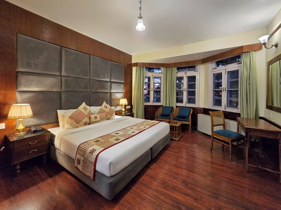 Luxury Double or Twin Room | Desk, bed sheets