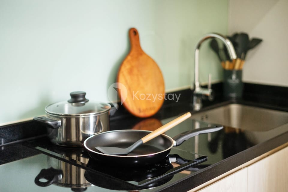 Apartment, 1 Bedroom, City View | Private kitchen | Fridge, microwave, stovetop, rice cooker