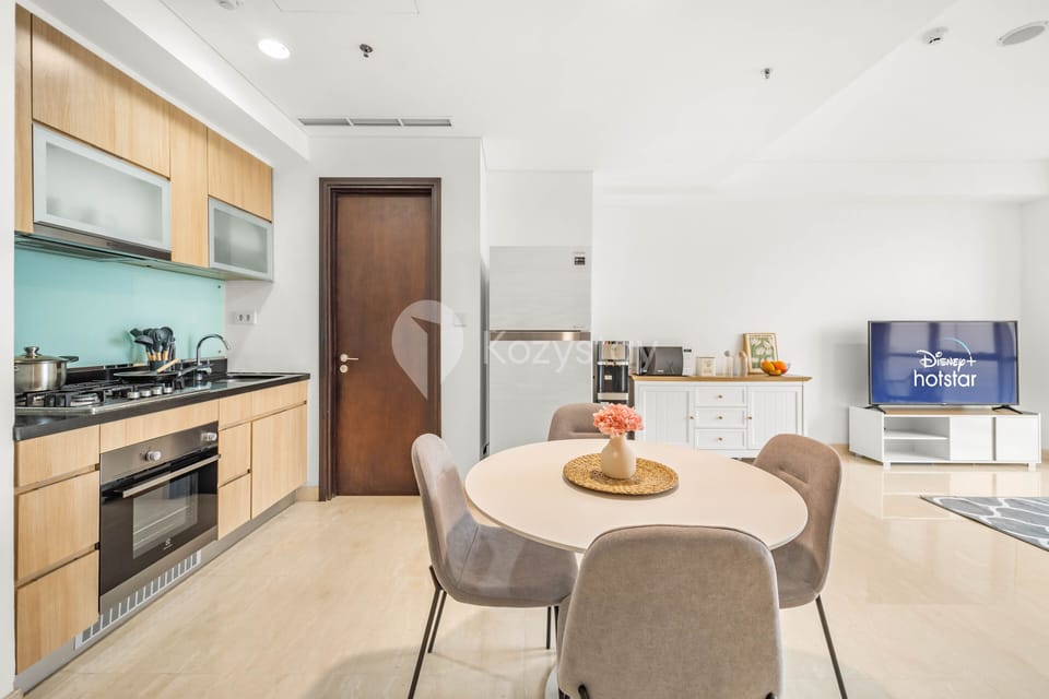 Apartment, 2 Bedrooms, City View | Dining room