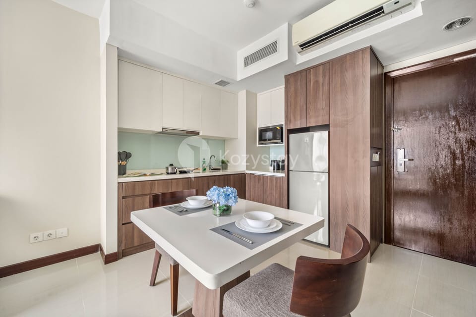 Apartment, 1 Bedroom, City View | Dining room