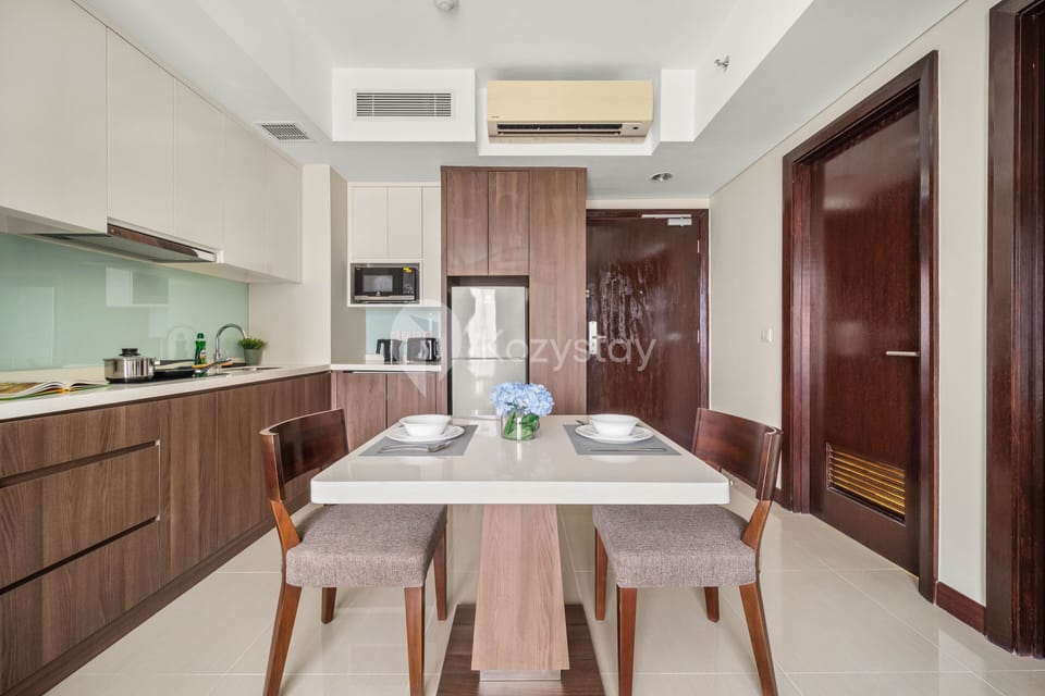 Apartment, 1 Bedroom, City View | Dining room