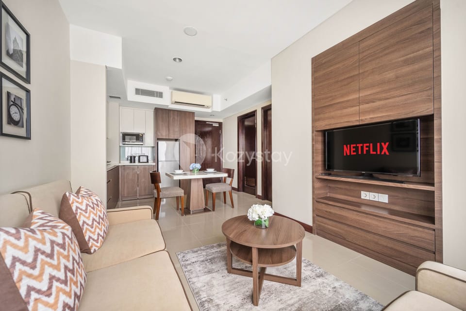 Apartment, 1 Bedroom, City View | Living area | Smart TV, Netflix, streaming services