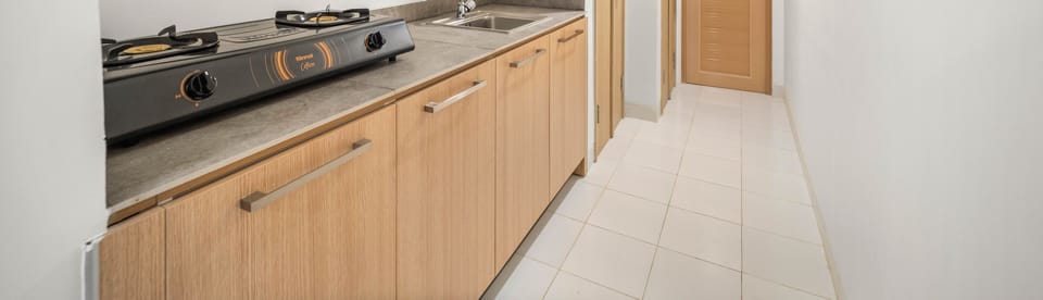 Apartment, 3 Bedrooms, City View | Private kitchen | Fridge, microwave, stovetop, cookware/dishes/utensils