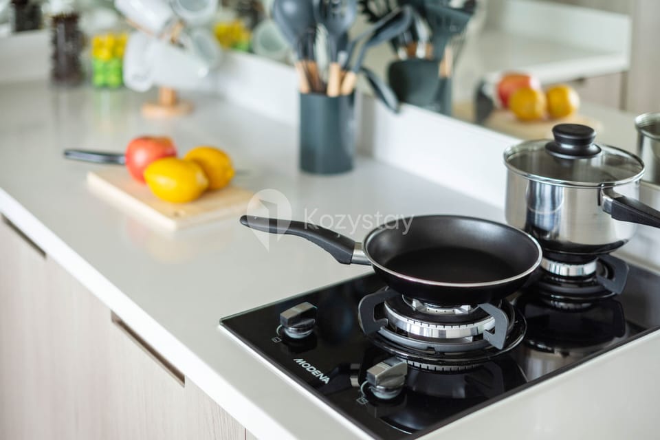 Apartment, 3 Bedrooms, City View | Private kitchen | Fridge, microwave, stovetop, cookware/dishes/utensils