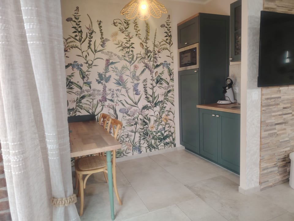 Romantic Room | Living area | TV