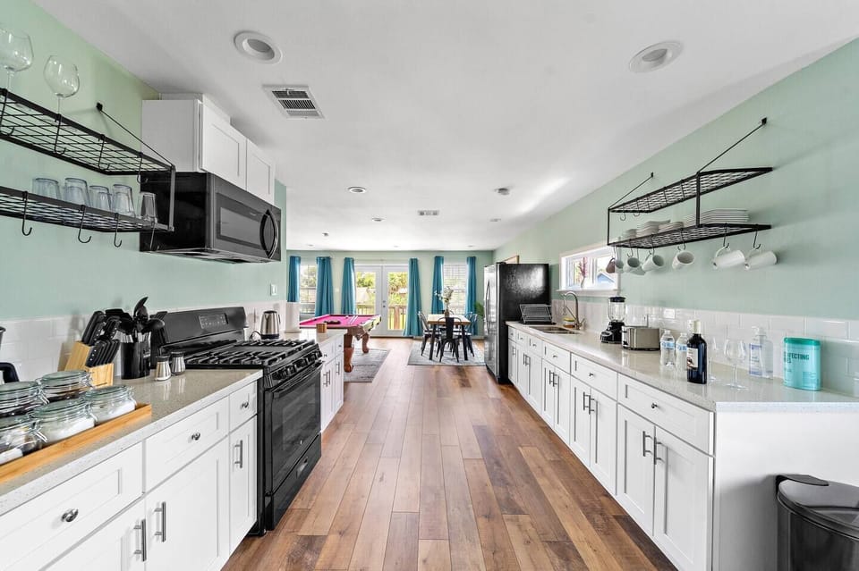 Fully equipped kitchen with high quality granite countertops.