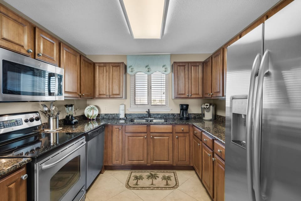 Fully Stocked Kitchen