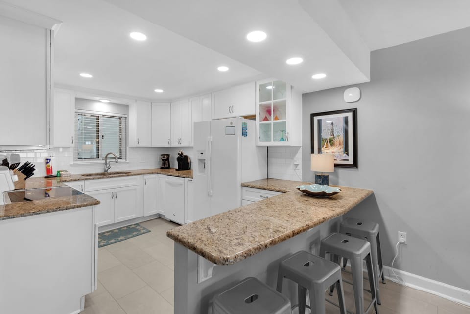 Breakfast Bar/Kitchen