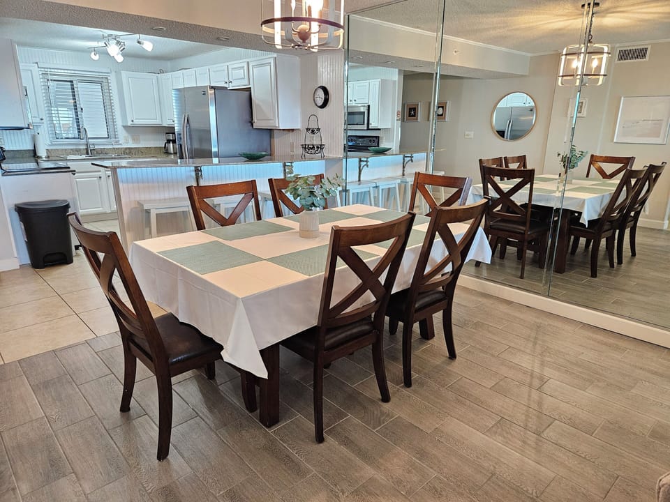 Dining/Kitchen 